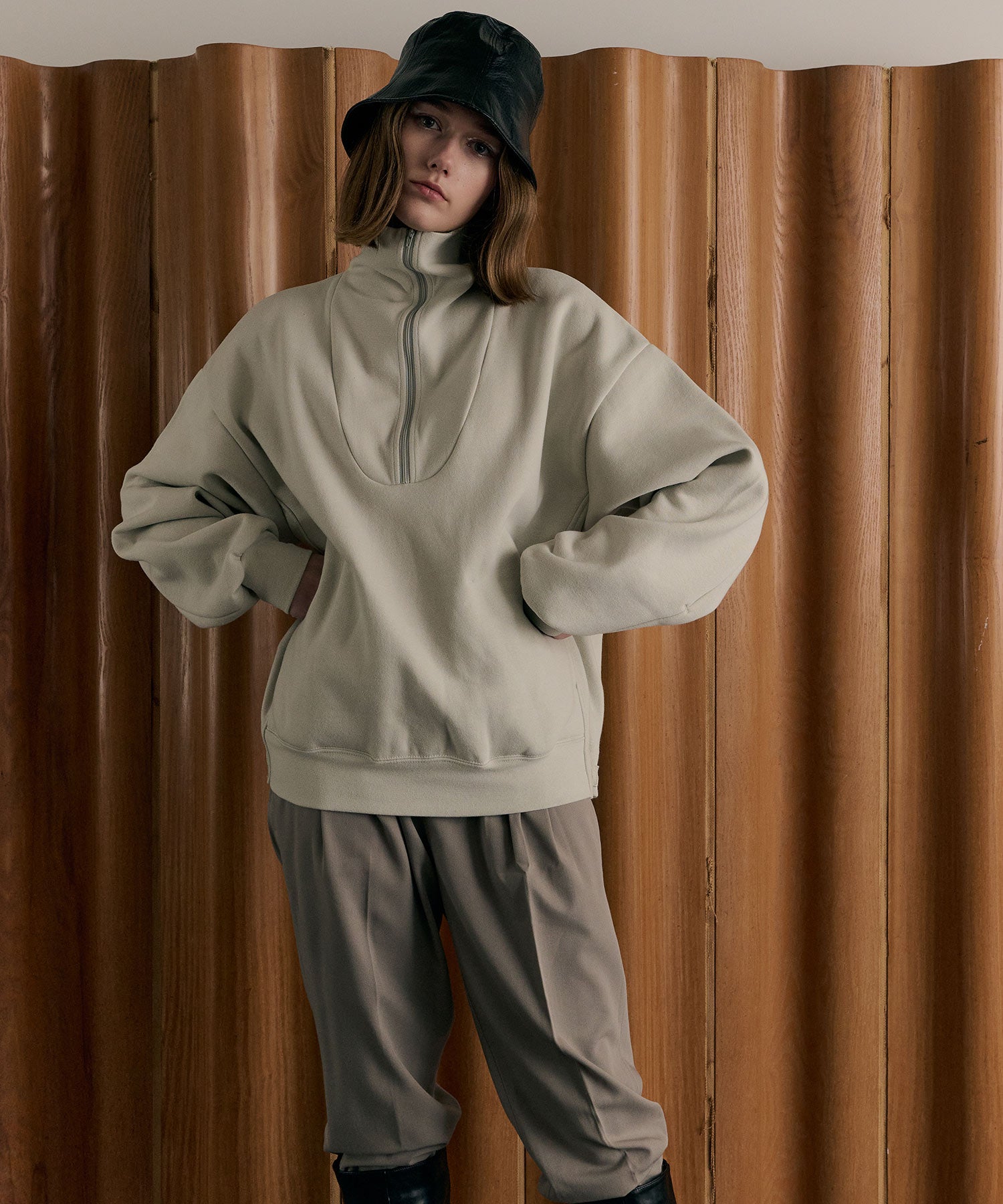 VENT HIGH-NECK SWEAT (Light Gray) | ハーフジップ スウェット – AIMNAIM